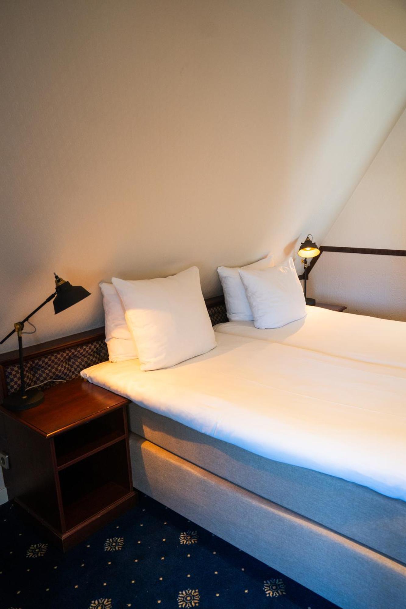 Kleines Zweibettzimmer